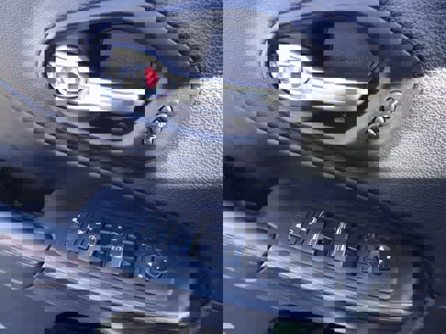 Used 2017 Jeep Cherokee Trailhawk image 12