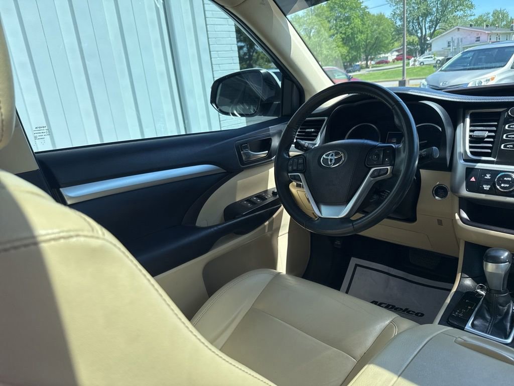 Used 2019 Toyota Highlander XLE AWD/4WD image 15