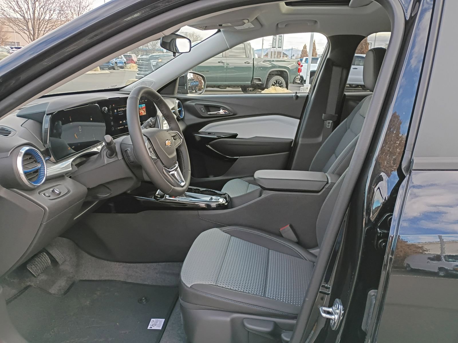 New 2026 Chevrolet Trax LT w/ Sunroof Package image 29