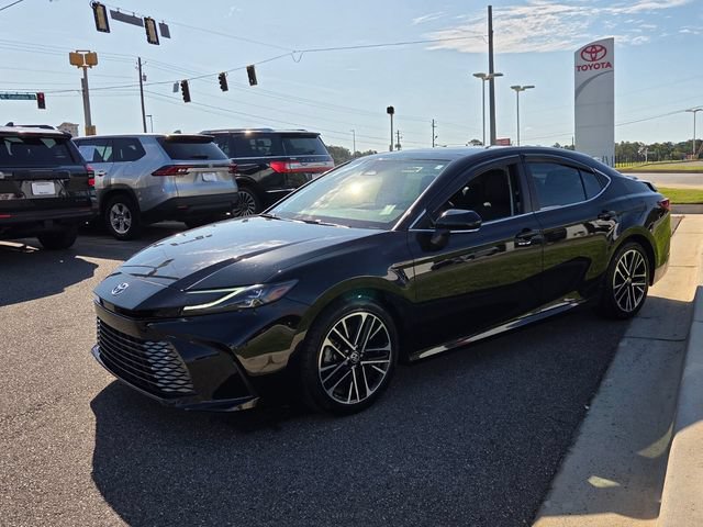 Used 2025 Toyota Camry XLE FWD image 3