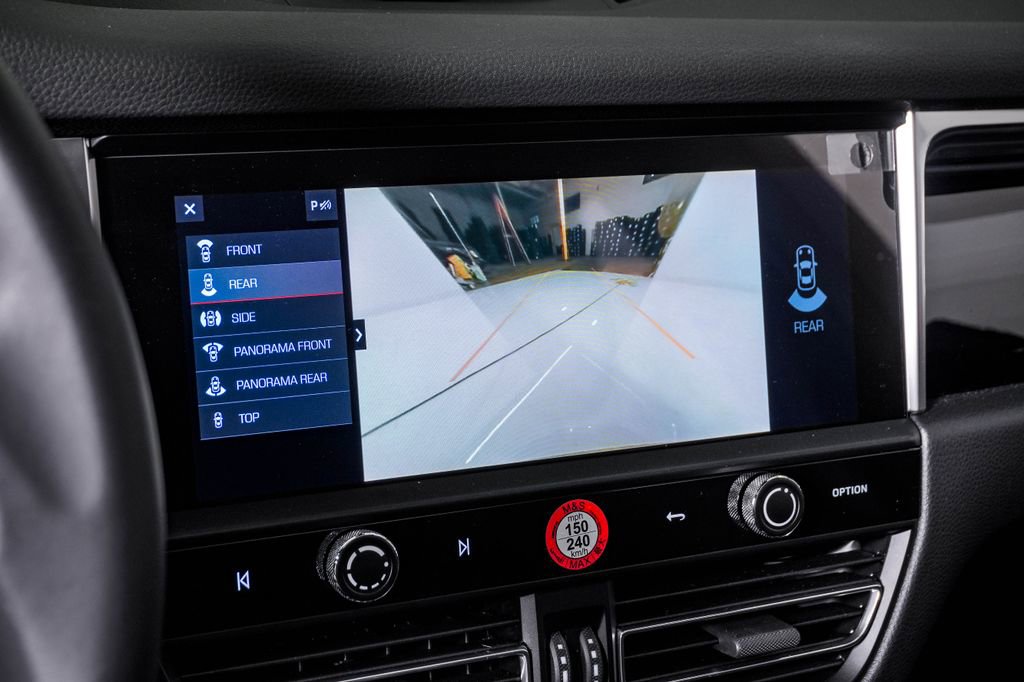 Certified 2025 Porsche Macan image 23