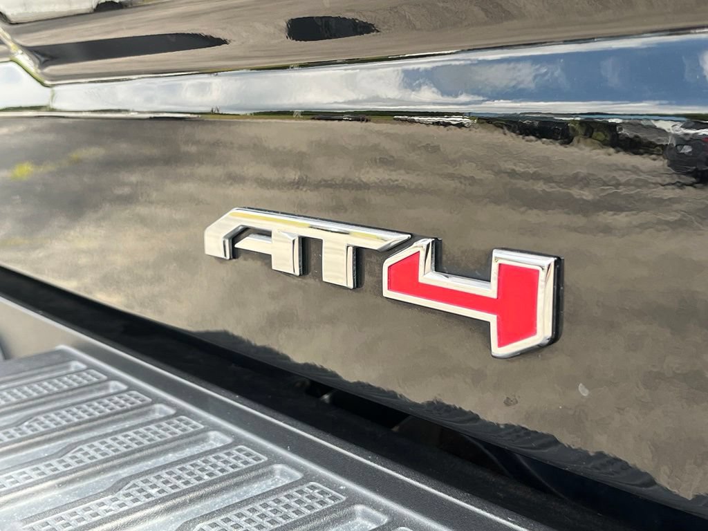 Used 2024 GMC Sierra 1500 AT4 w/ Technology Package AWD/4WD image 8