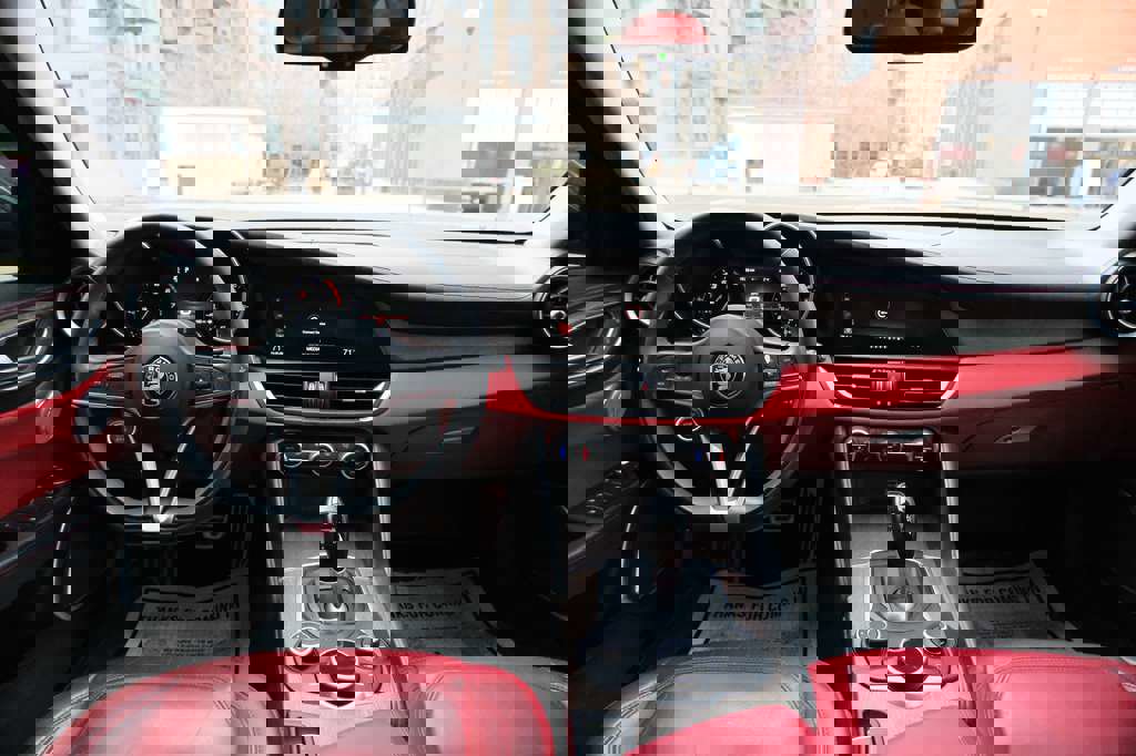 Used 2019 Alfa Romeo Giulia Ti w/ Quick Order Package 22Z Lusso image 25