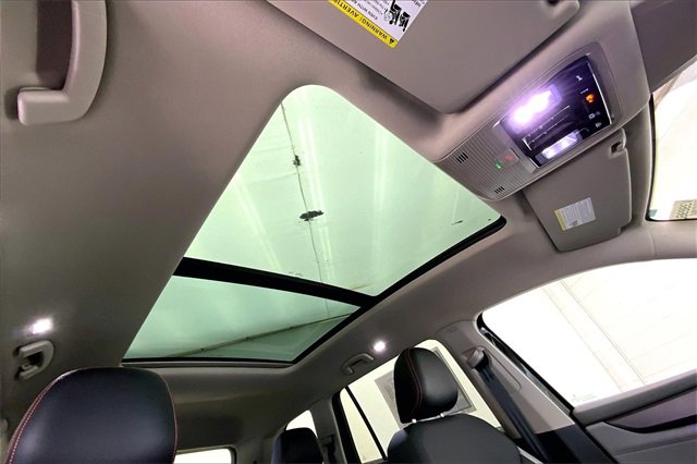 Used 2025 Volkswagen Atlas Peak Edition SE image 22