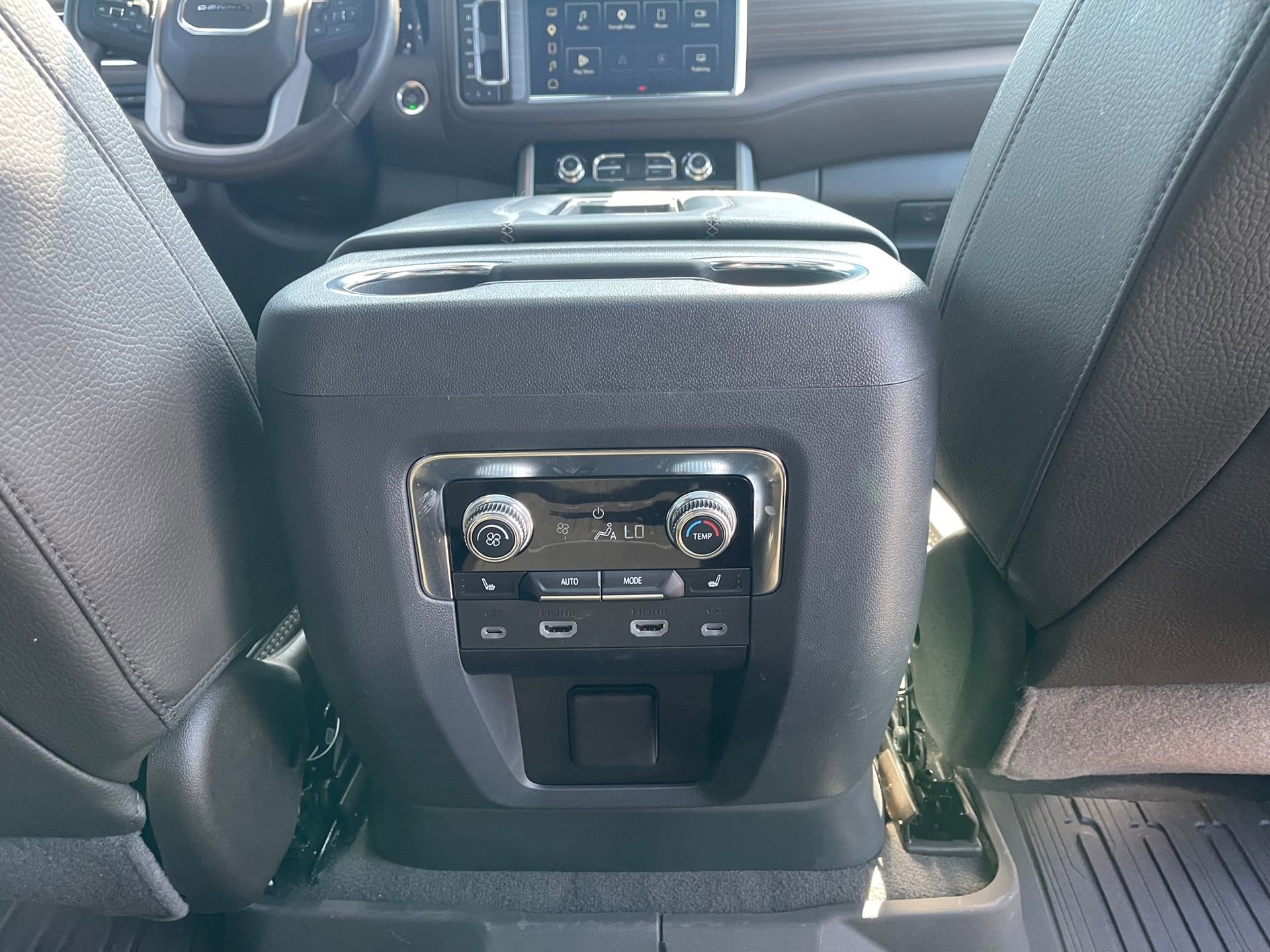 Used 2023 GMC Yukon Denali w/ Denali Reserve Package image 27