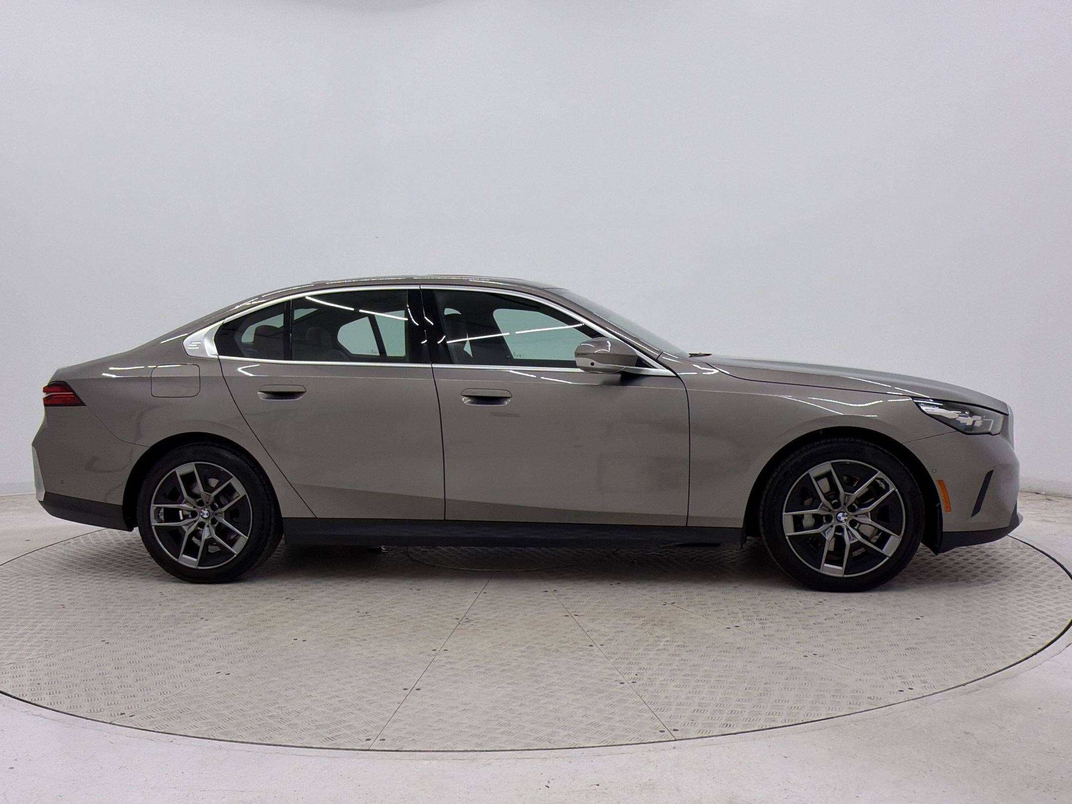 Certified 2026 BMW 530i xDrive w/ Premium Package AWD/4WD image 8