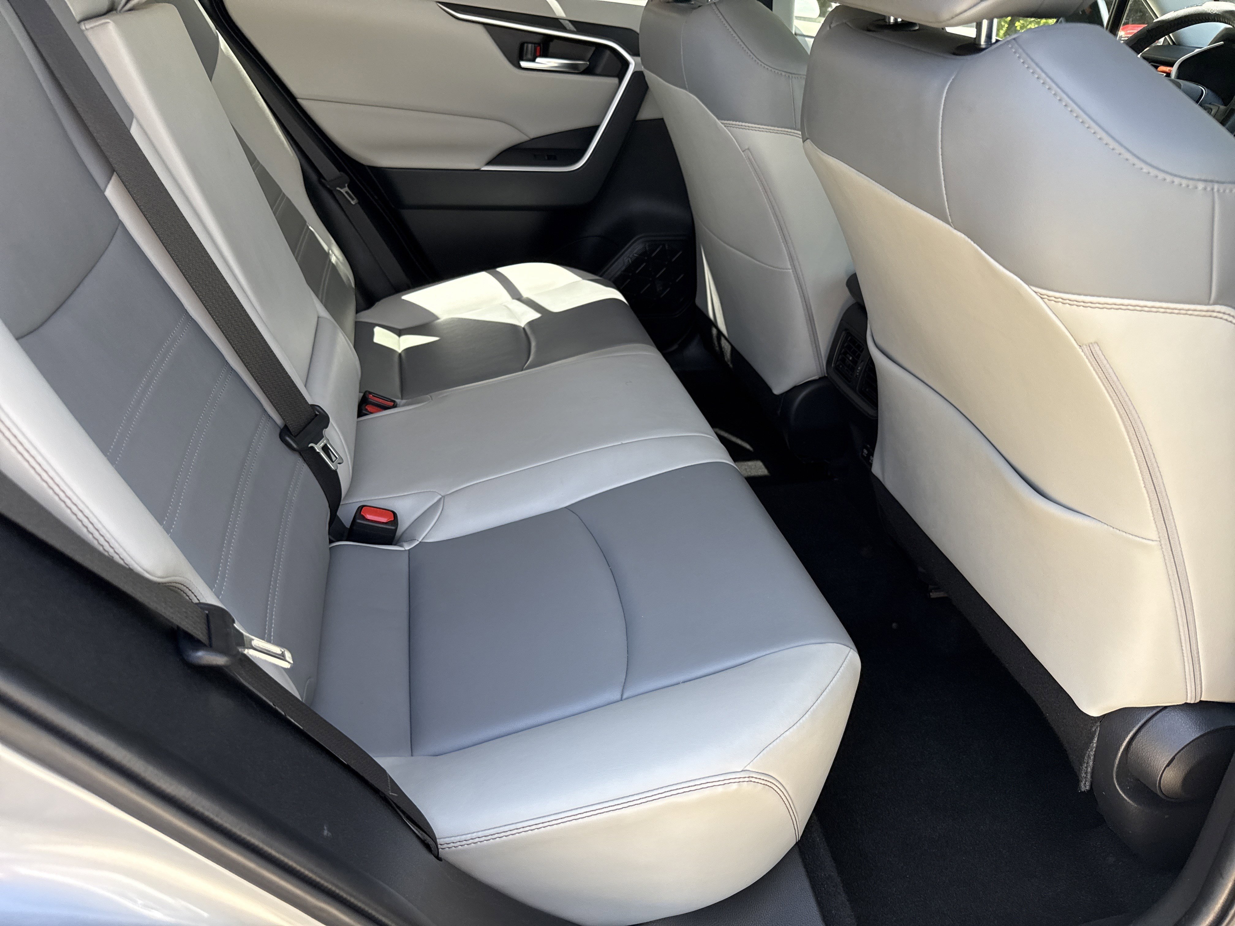 Used 2019 Toyota RAV4 XLE Premium w/ Cold Weather Package AWD/4WD image 15