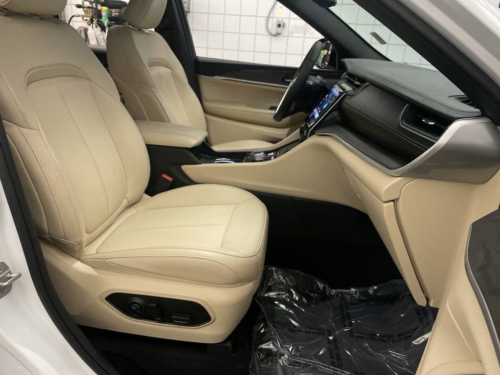 Used 2023 Jeep Grand Cherokee Limited image 21