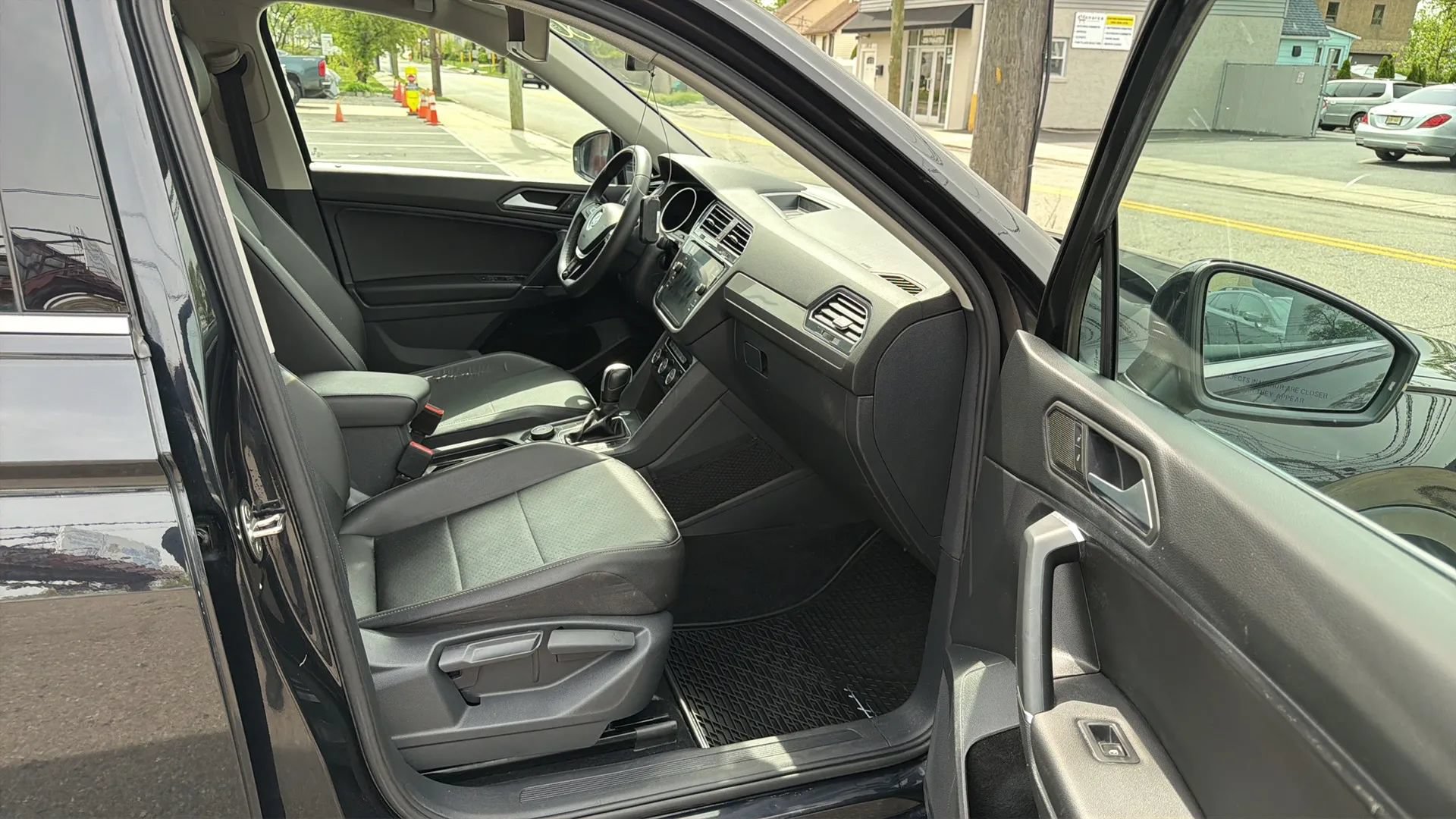 Used 2020 Volkswagen Tiguan SE AWD/4WD image 26