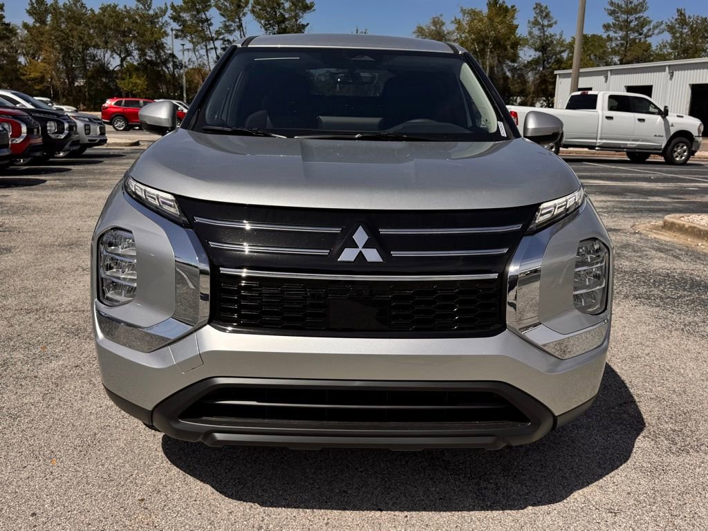 New 2026 Mitsubishi Outlander ES image 2