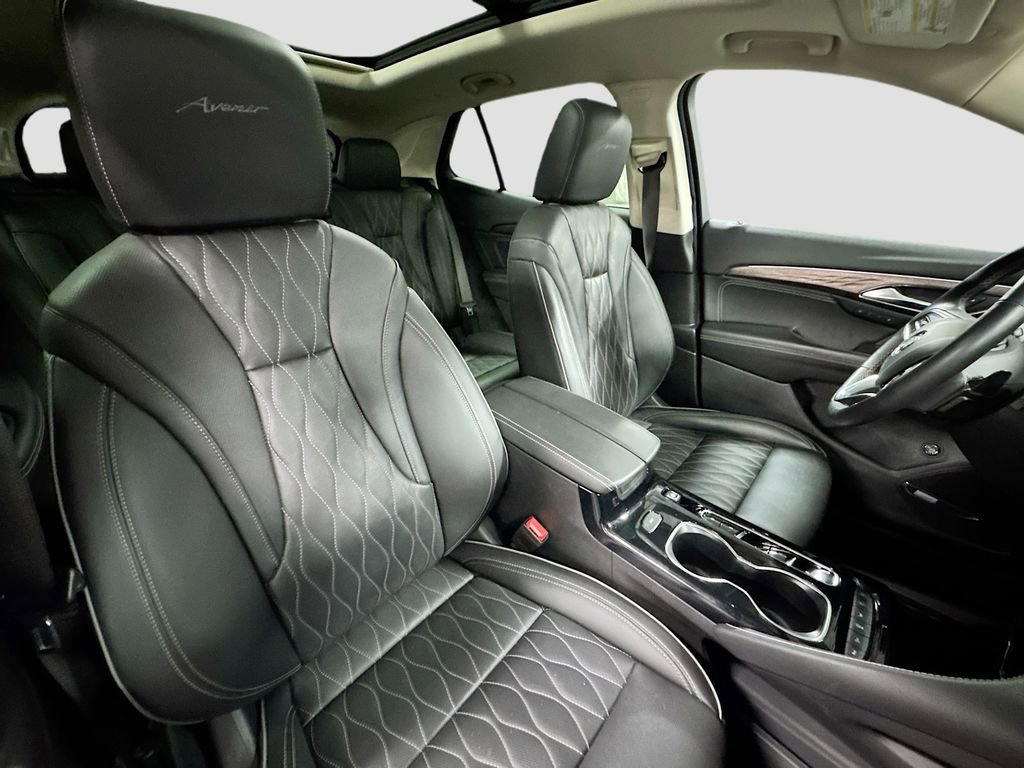 Used 2022 Buick Envision Avenir w/ Technology Package II image 28