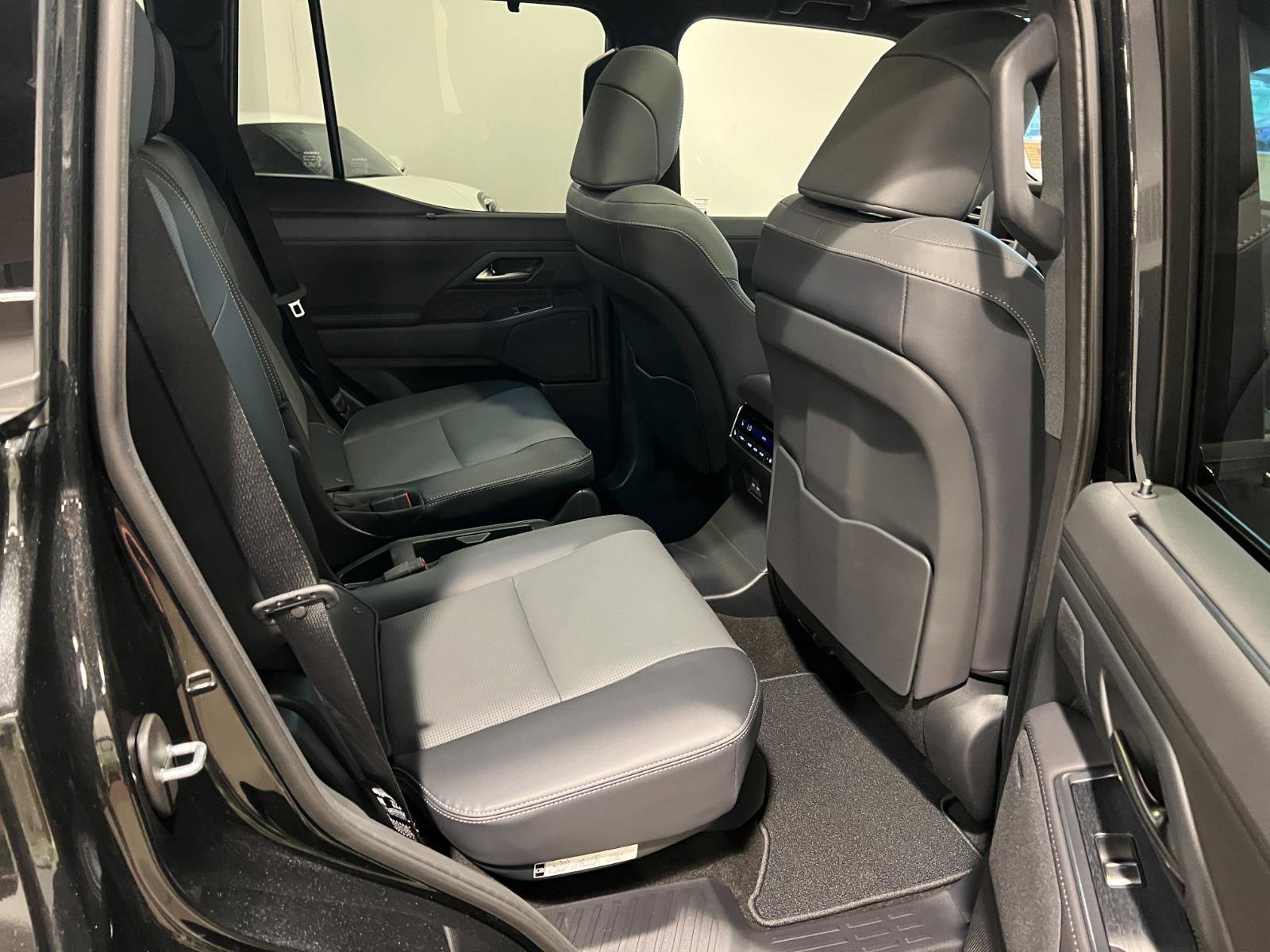 Used 2026 Lexus GX 550 w/ Cold Area Package image 40