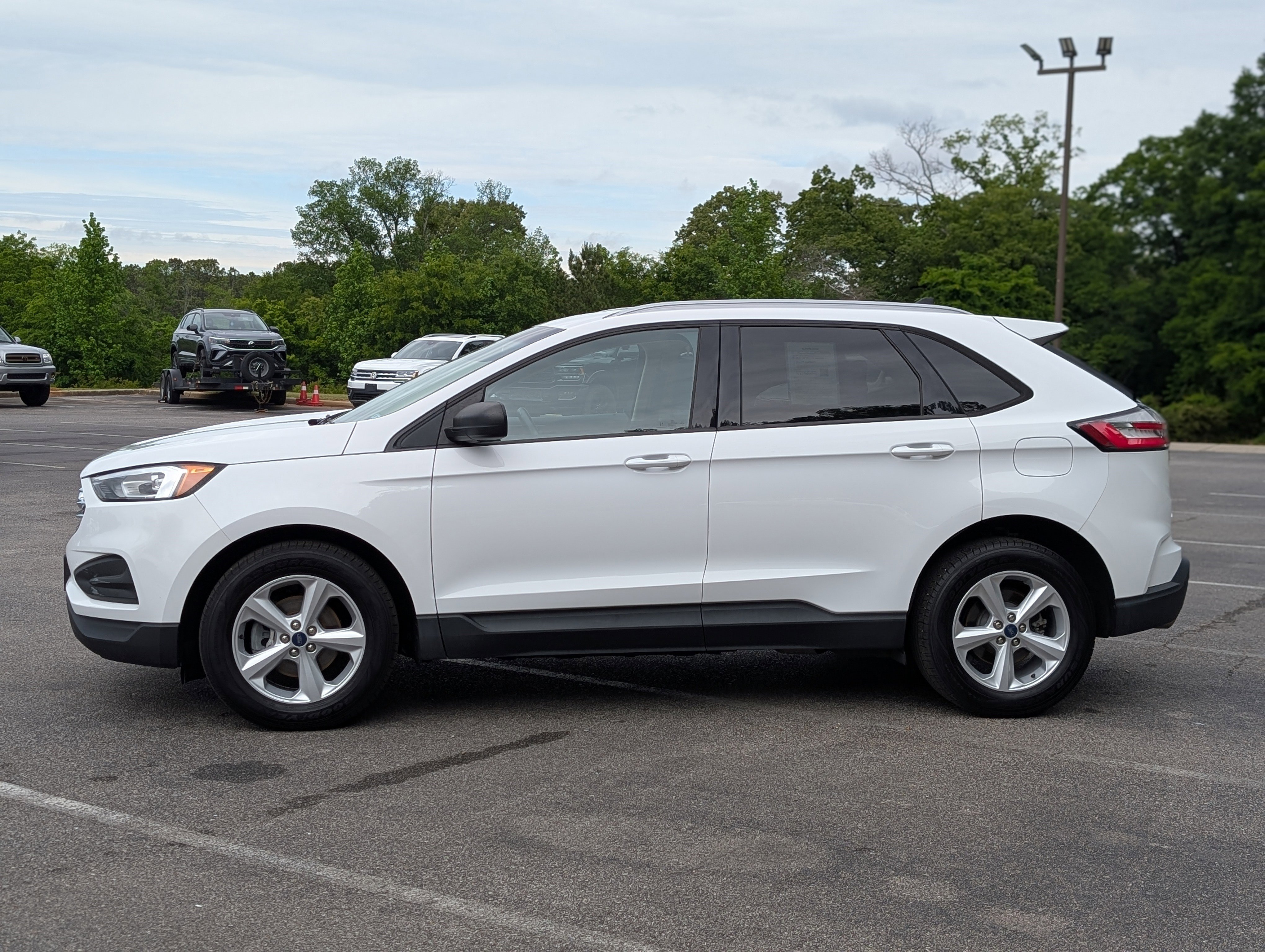 Used 2020 Ford Edge SE FWD image 6