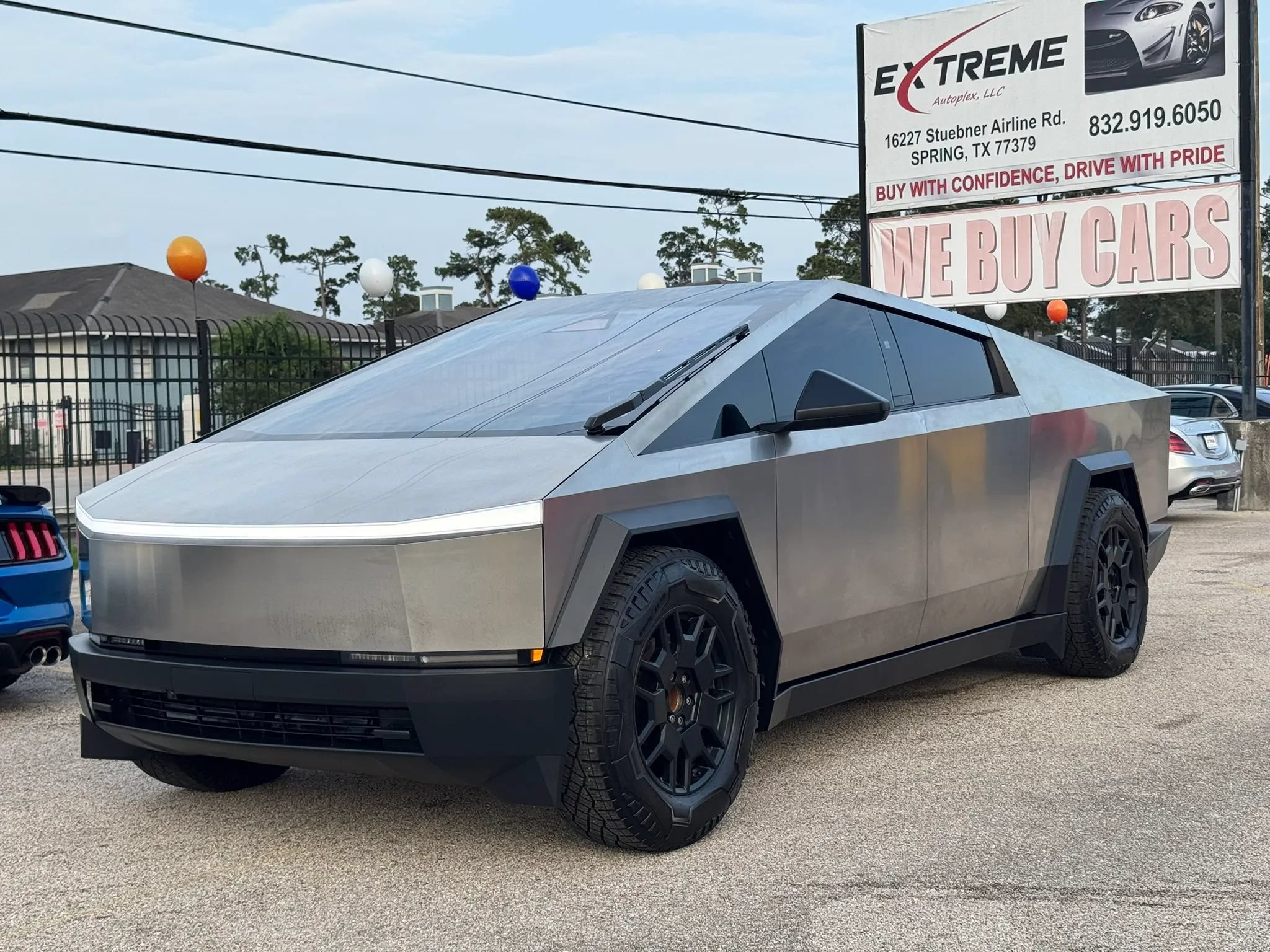 Used 2024 Tesla Cybertruck AWD Crew Cab image 6