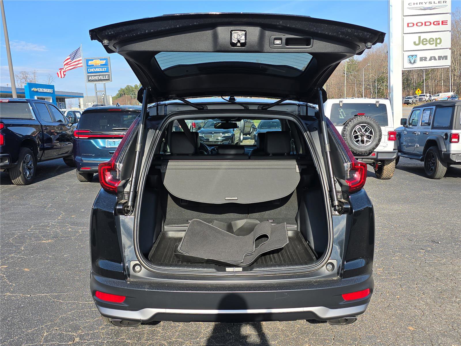 Used 2021 Honda CR-V Touring image 5