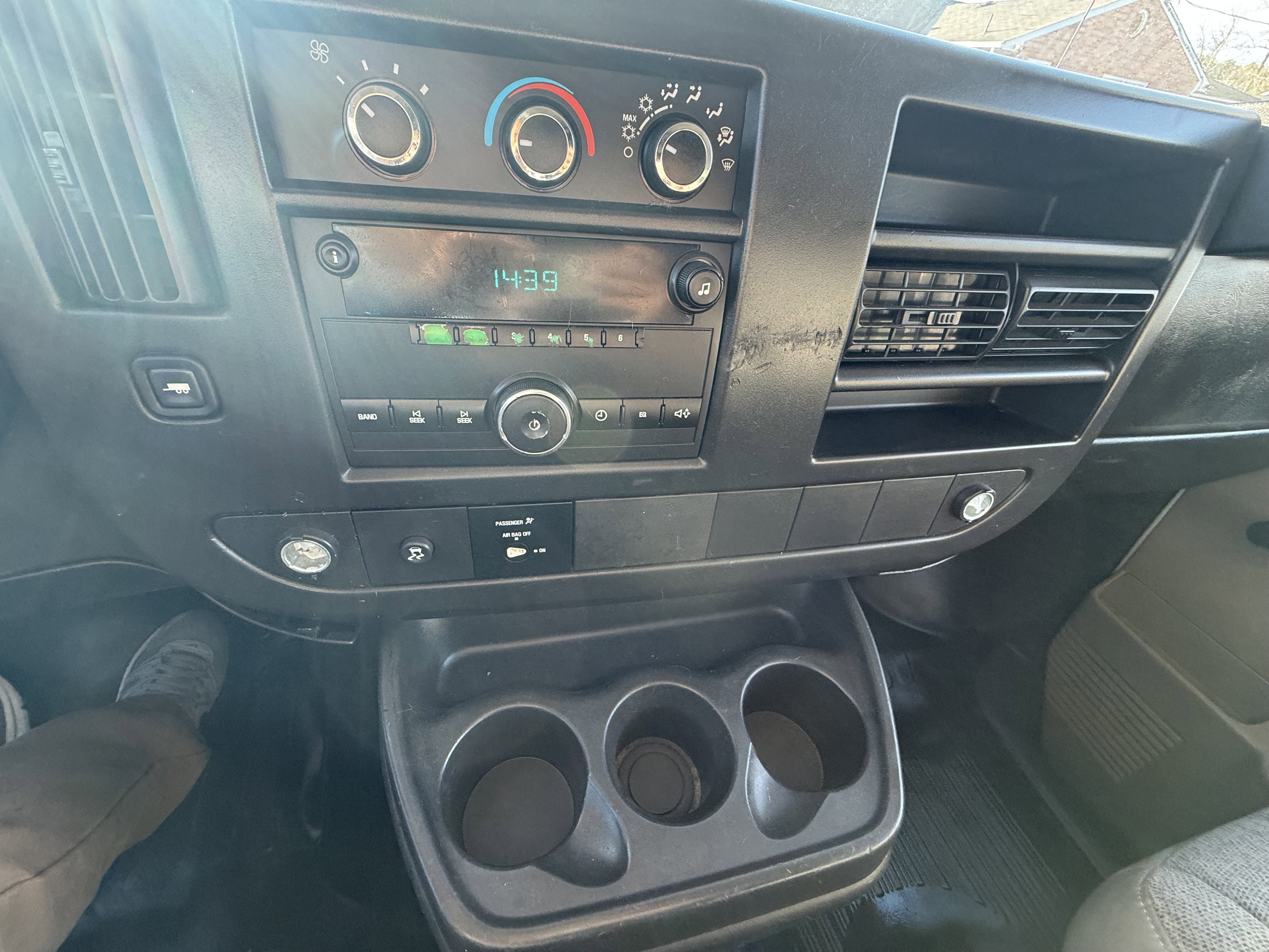 Used 2011 Chevrolet Express 2500 image 19