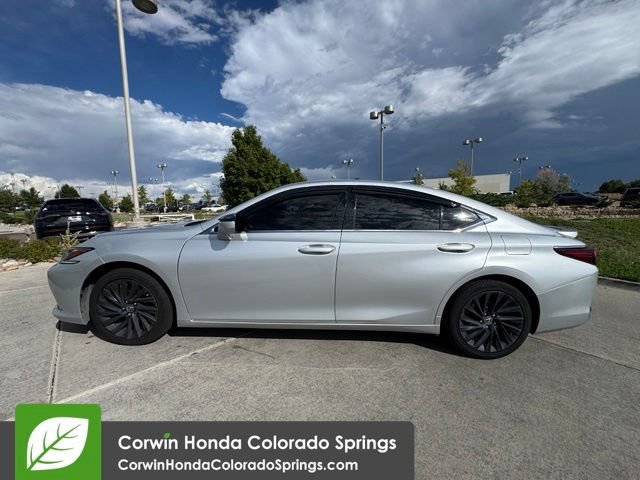 Used 2019 Lexus ES 300h w/ Accessory Package FWD image 7