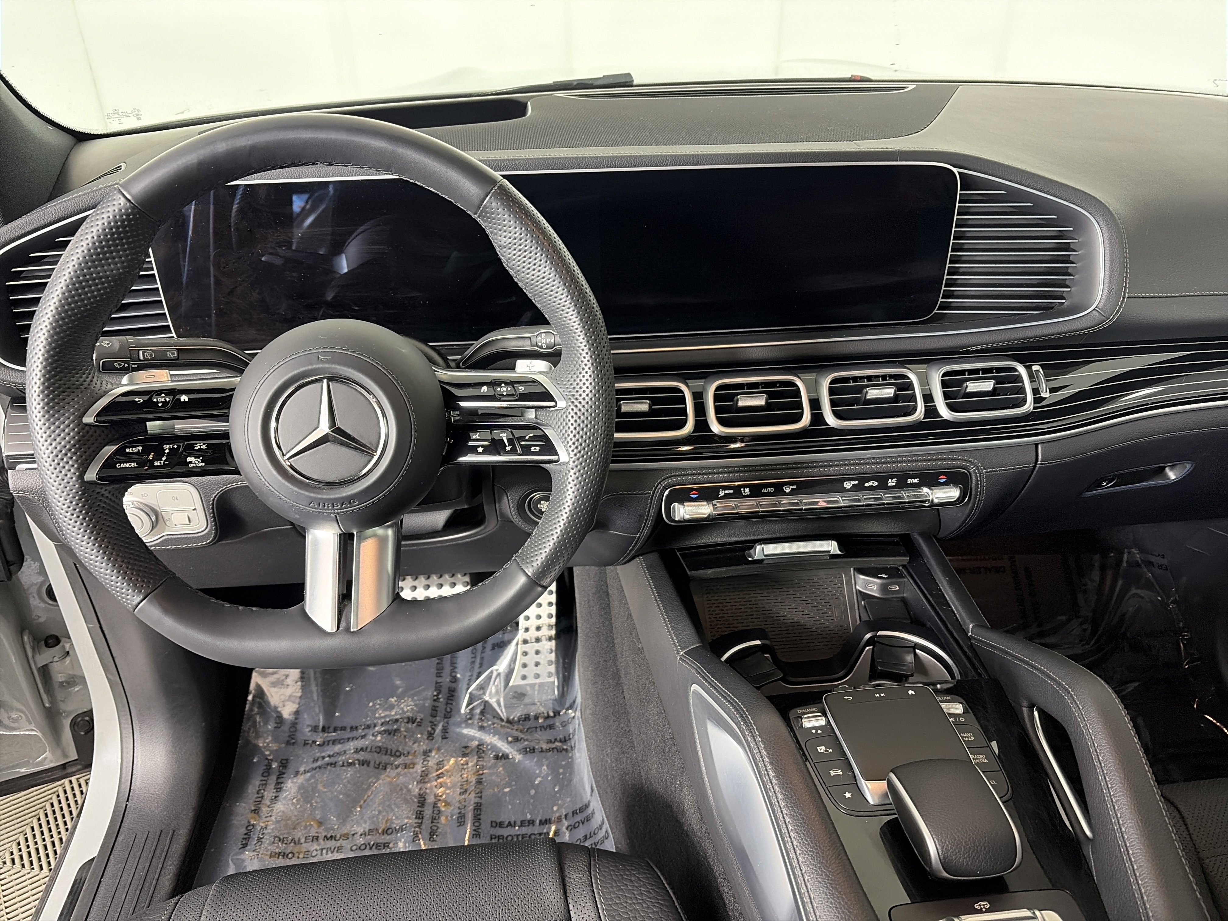 Used 2024 Mercedes-Benz GLS 580 4MATIC image 3