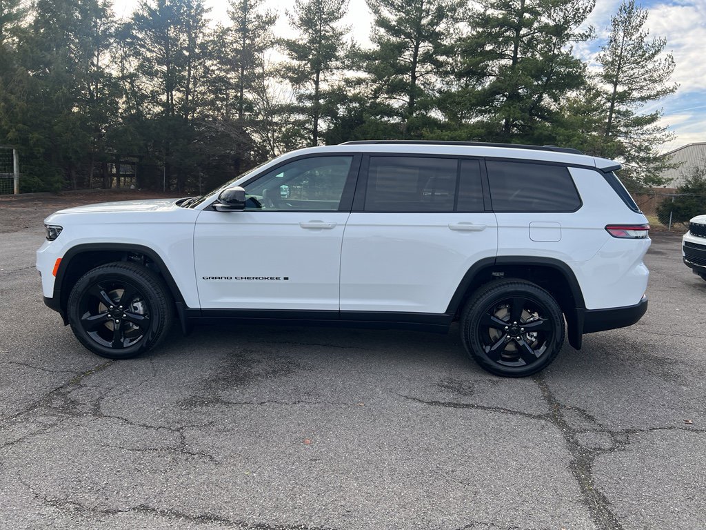 New 2025 Jeep Grand Cherokee L Limited w/ Black Appearance Package image 8