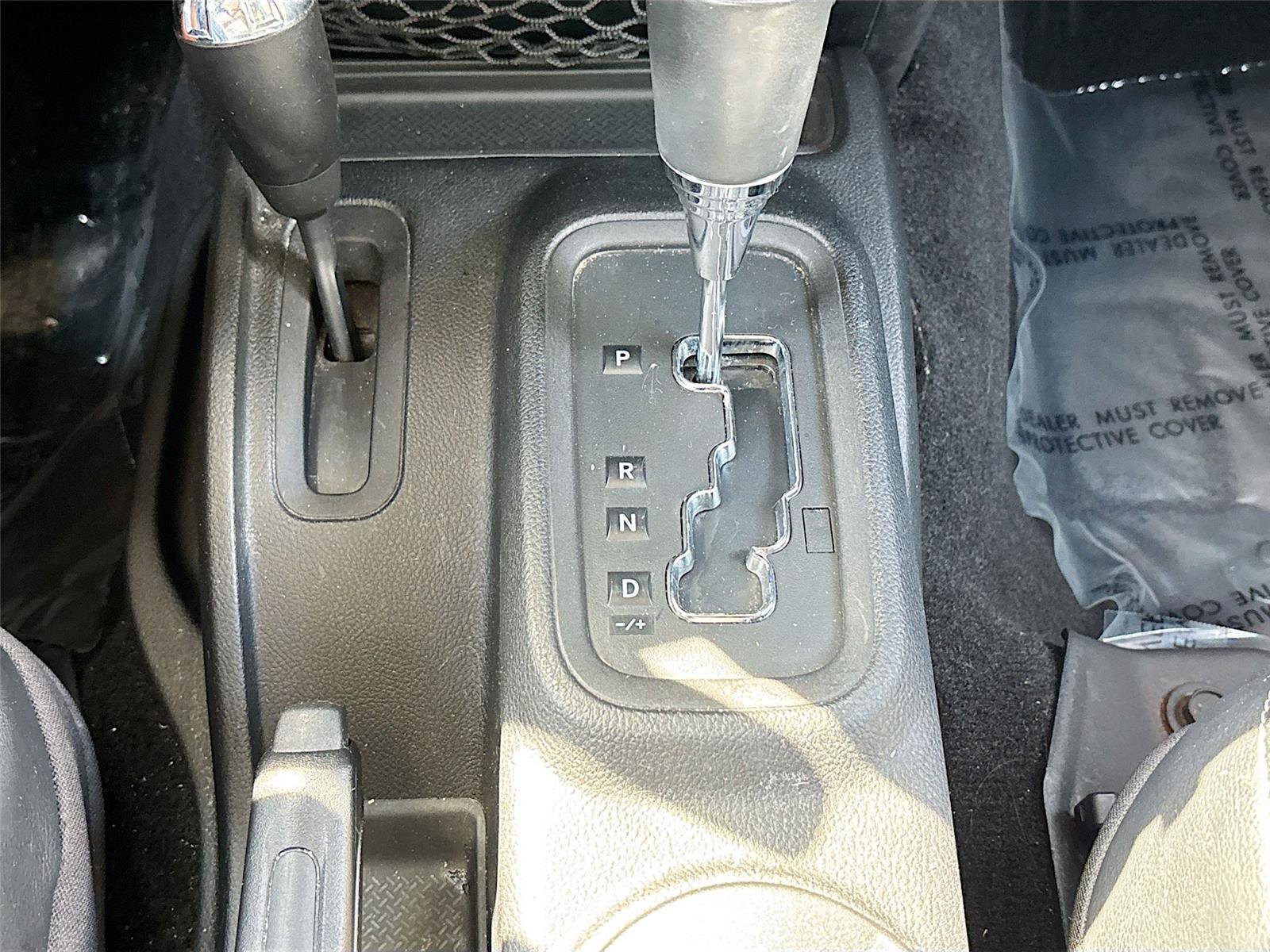 Used 2014 Jeep Wrangler Unlimited Rubicon w/ Connectivity Group AWD/4WD image 16