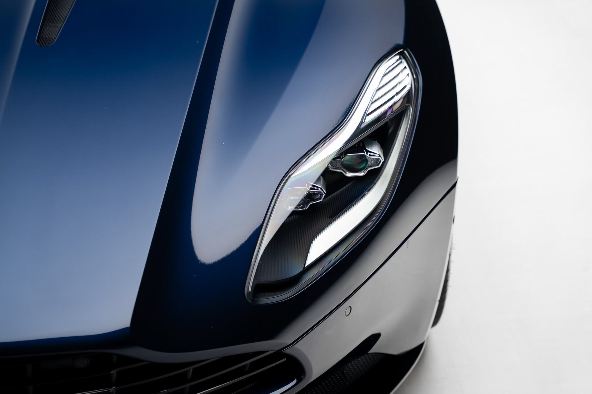 Used 2018 Aston Martin DB11 V12 RWD image 11