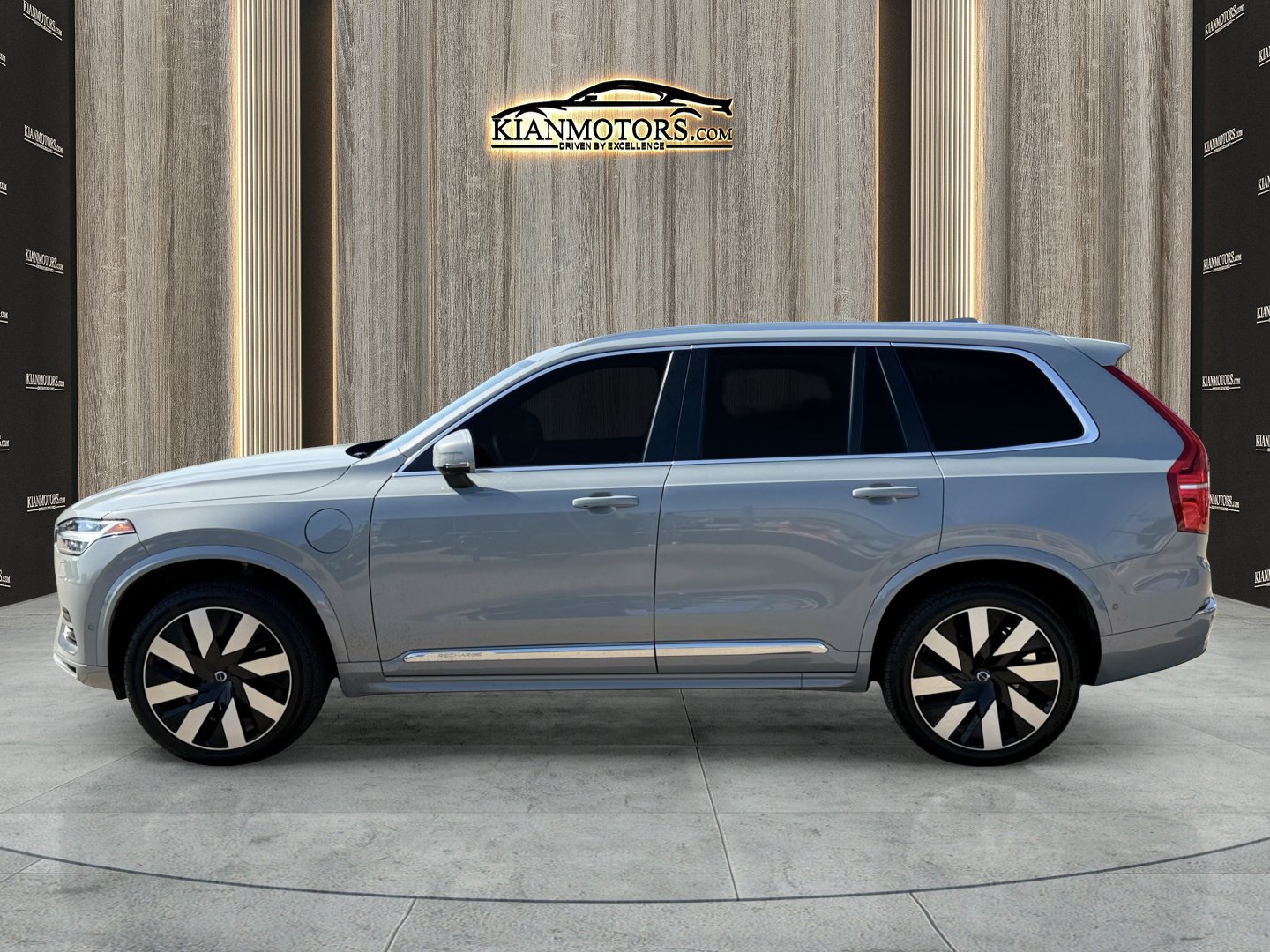 Used 2024 Volvo XC90 T8 Plus w/ Protection Package Premier AWD/4WD image 4