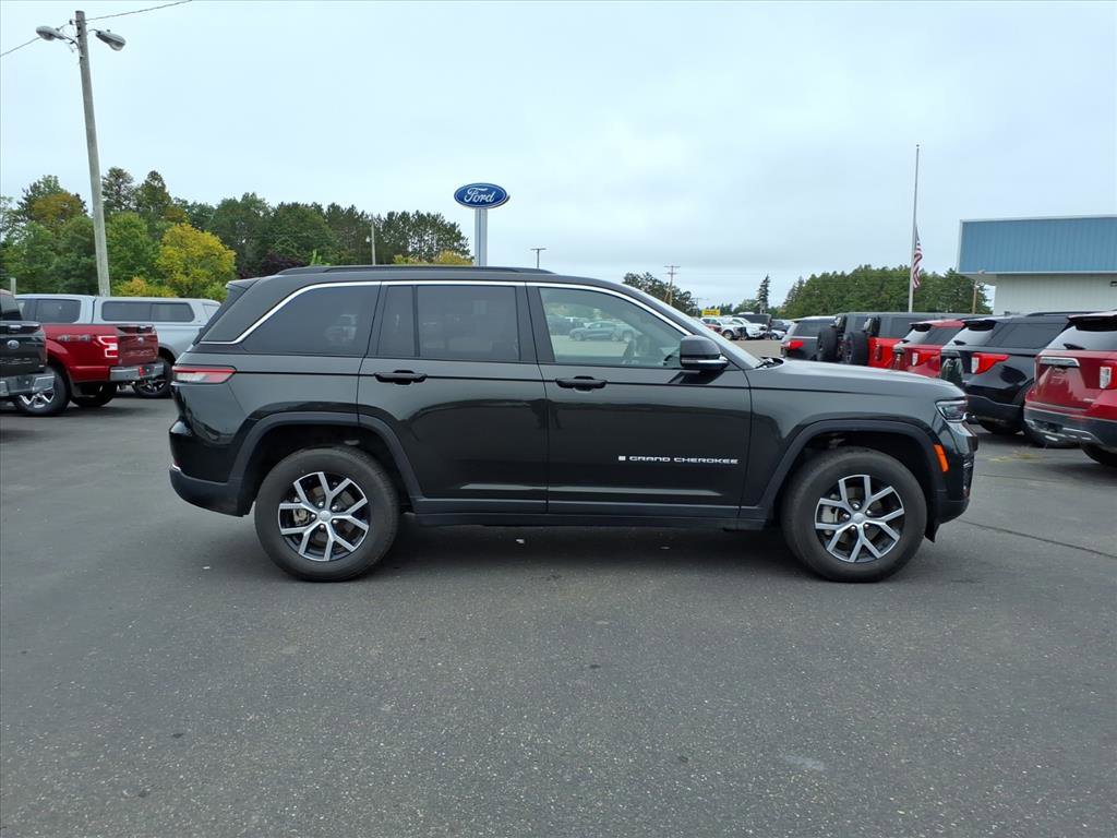 Used 2024 Jeep Grand Cherokee Limited w/ Trailer Tow Package image 7
