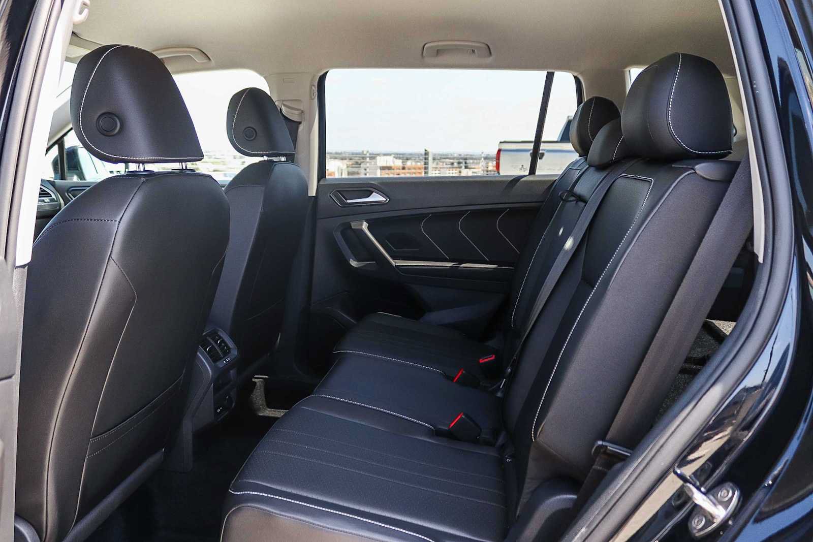 Certified 2022 Volkswagen Tiguan SE FWD image 17