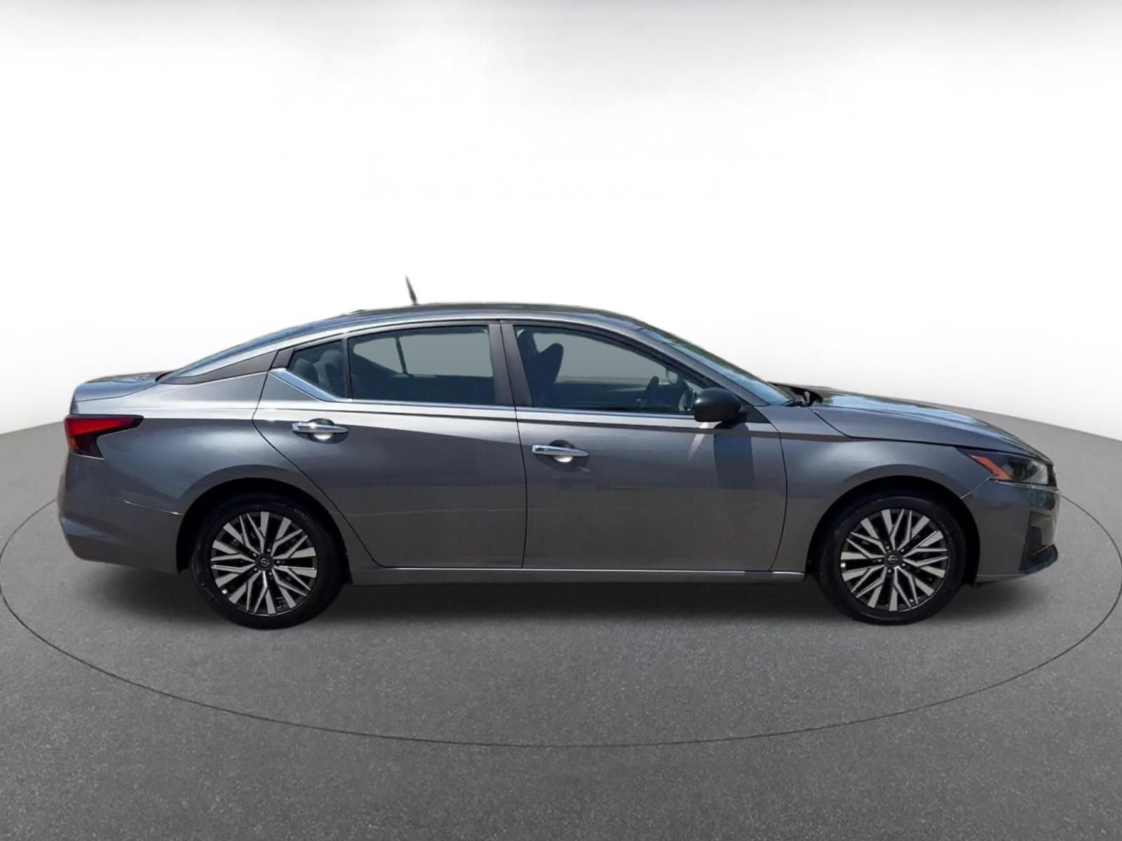 Used 2025 Nissan Altima 2.5 SV FWD image 16