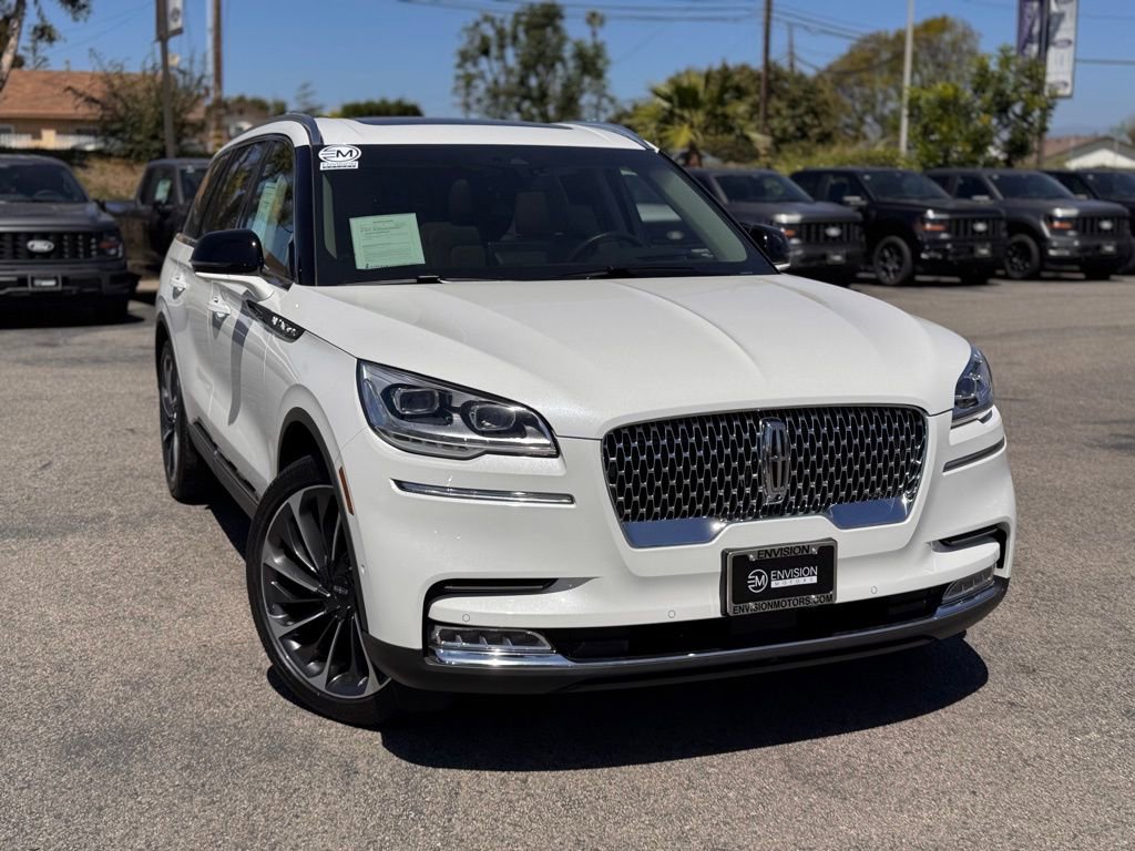 Used 2023 Lincoln Aviator Reserve w/ Equipment Group 201A image 2