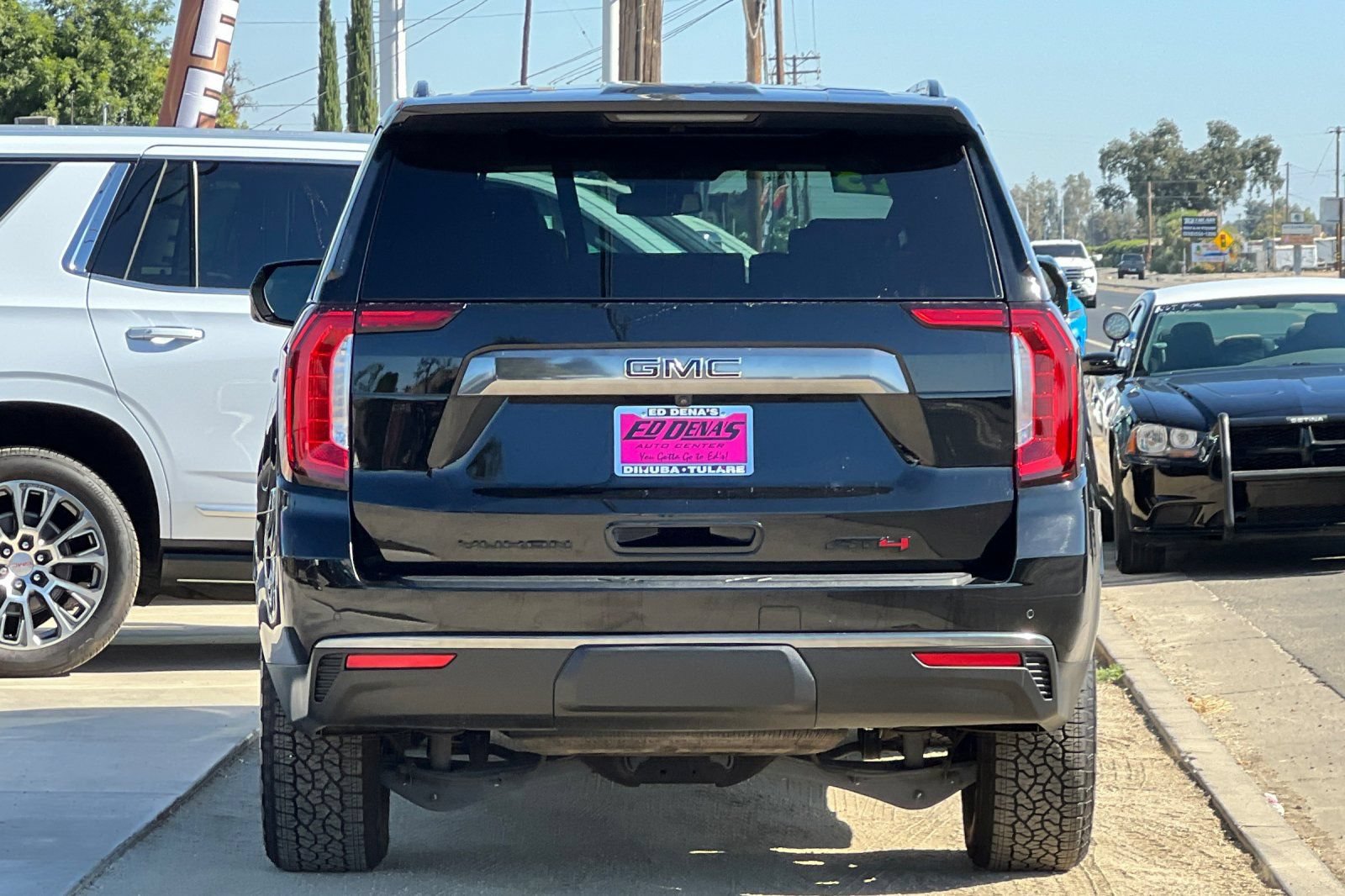 Used 2023 GMC Yukon AT4 w/ AT4 Premium Package AWD/4WD image 6