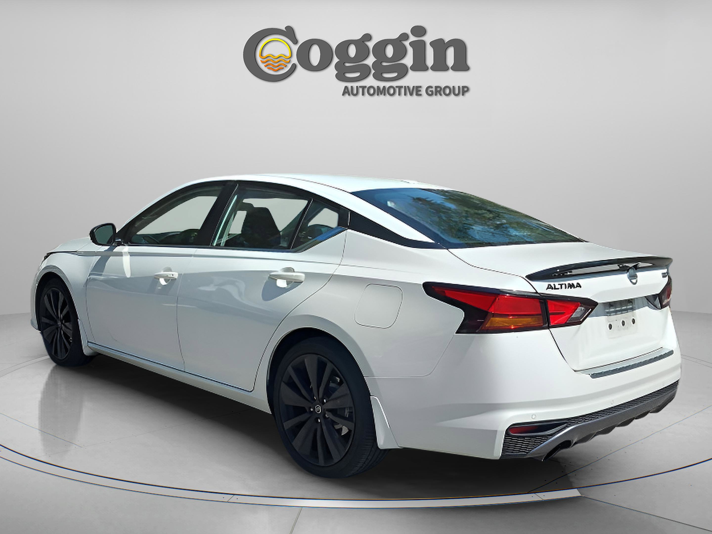 Used 2022 Nissan Altima 2.5 SR w/ Midnight Edition Package image 3