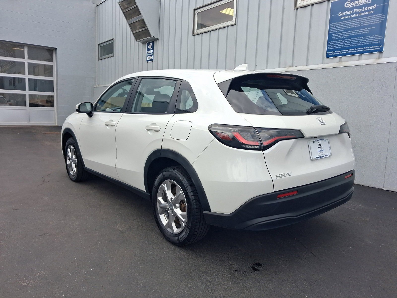 Used 2023 Honda HR-V LX image 3
