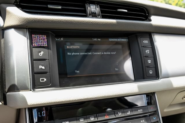 Used 2016 Jaguar XF Prestige RWD image 35