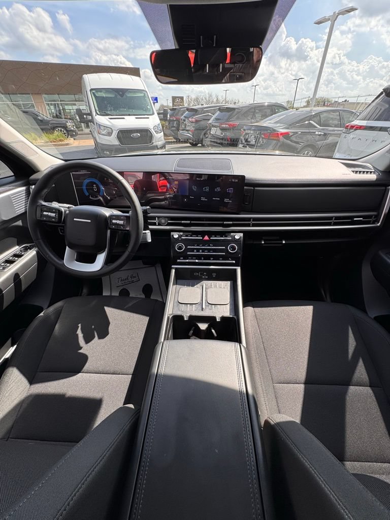 Used 2025 Hyundai Santa Fe SE FWD image 17