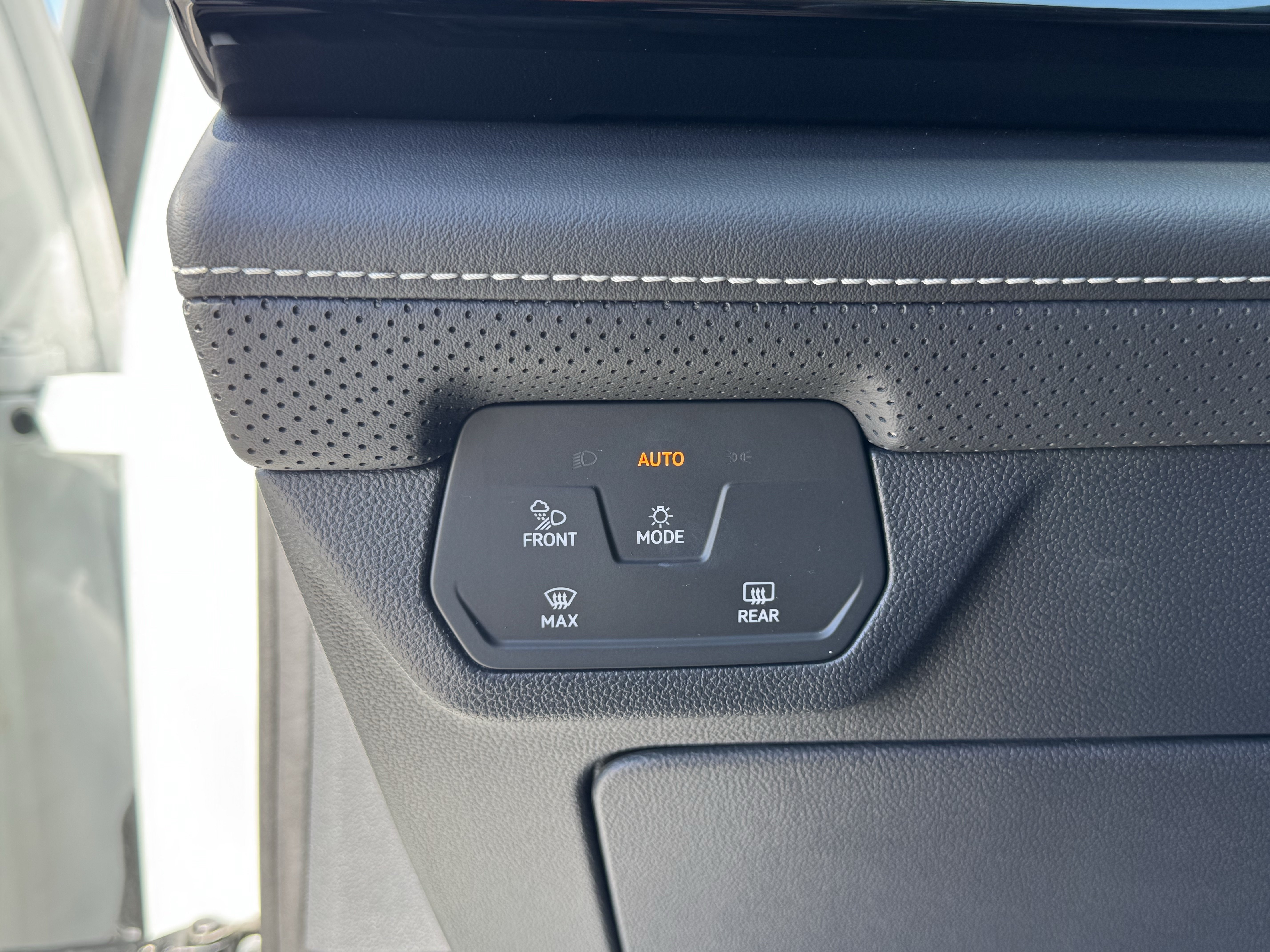 Used 2026 Volkswagen Atlas SE FWD image 27