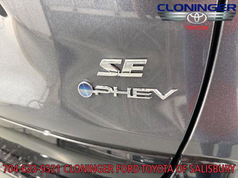 New 2025 Toyota RAV4 SE image 10