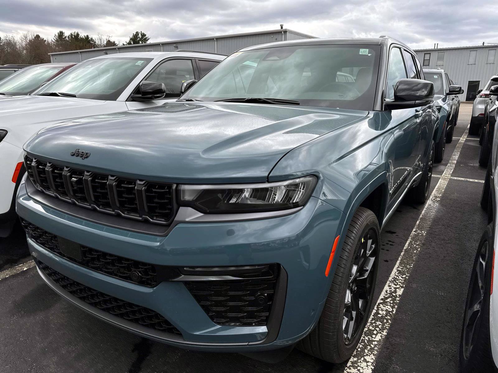 New 2026 Jeep Grand Cherokee Summit w/ Obsidian Package AWD/4WD image 4