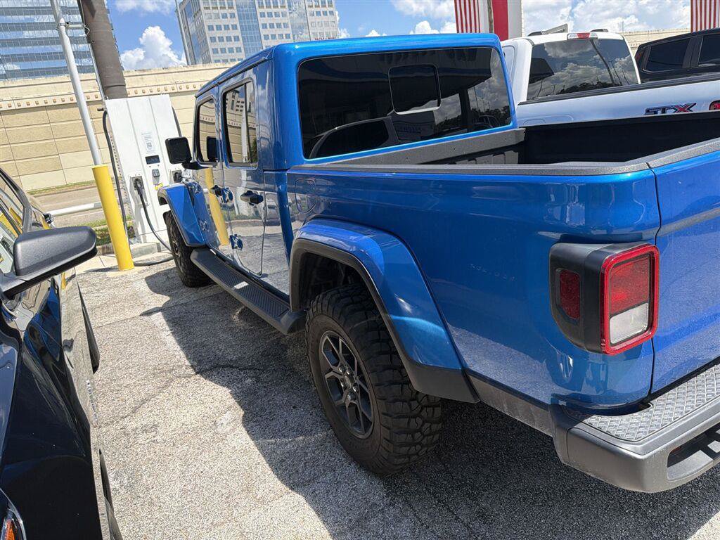 Used 2025 Jeep Gladiator Sport AWD/4WD image 4