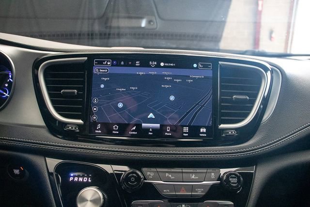 Used 2024 Chrysler Pacifica Select FWD image 27