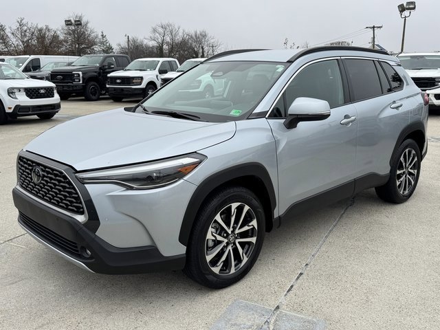 Used 2024 Toyota Corolla Cross XLE image 12