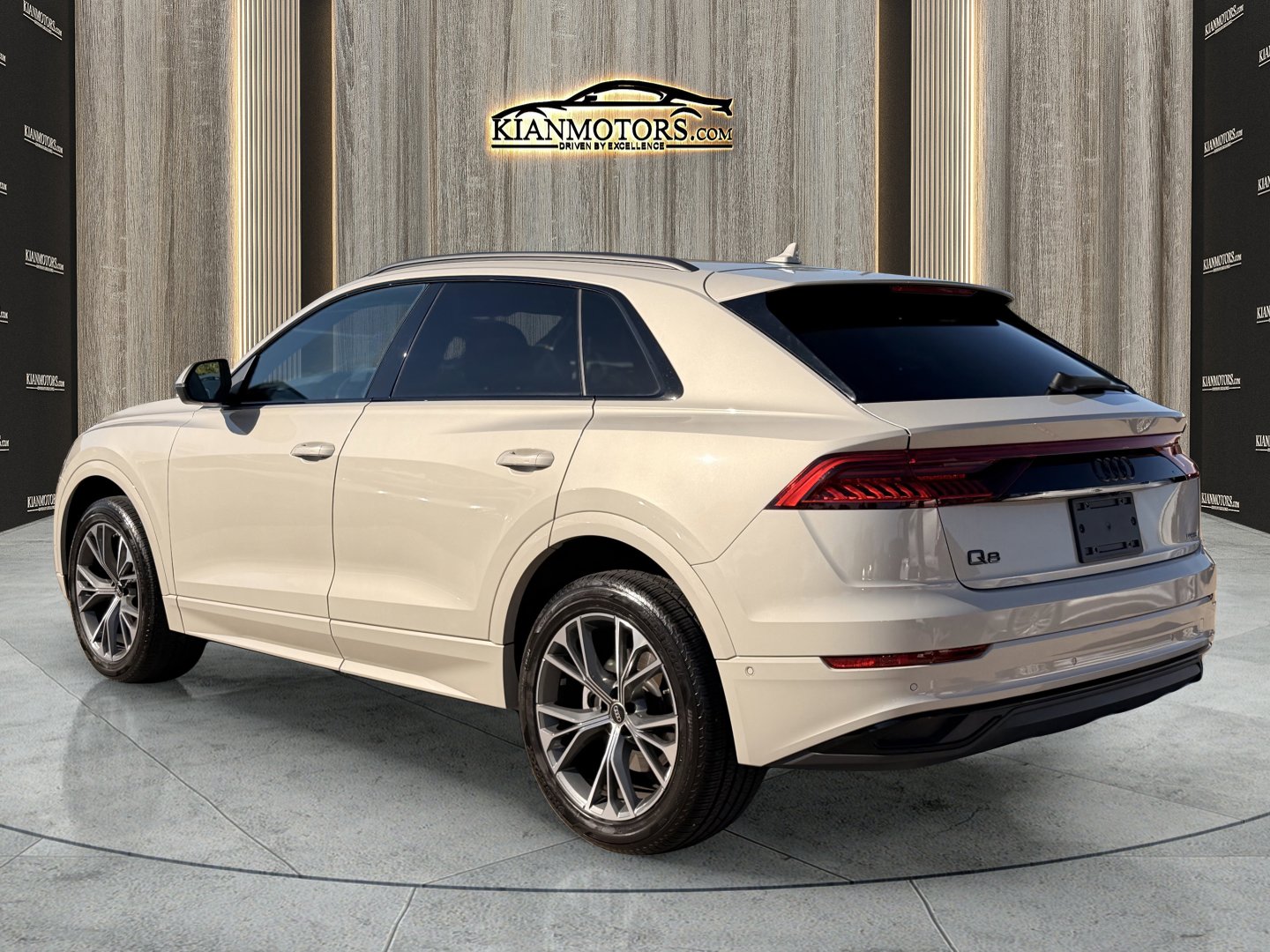 Used 2023 Audi Q8 Premium w/ Convenience Package image 5