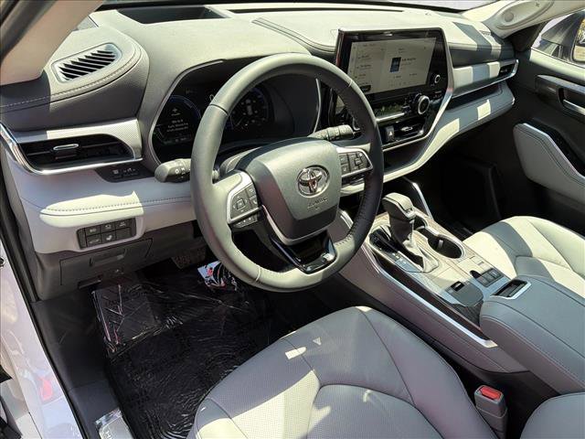 New 2026 Toyota Highlander Platinum AWD/4WD image 13