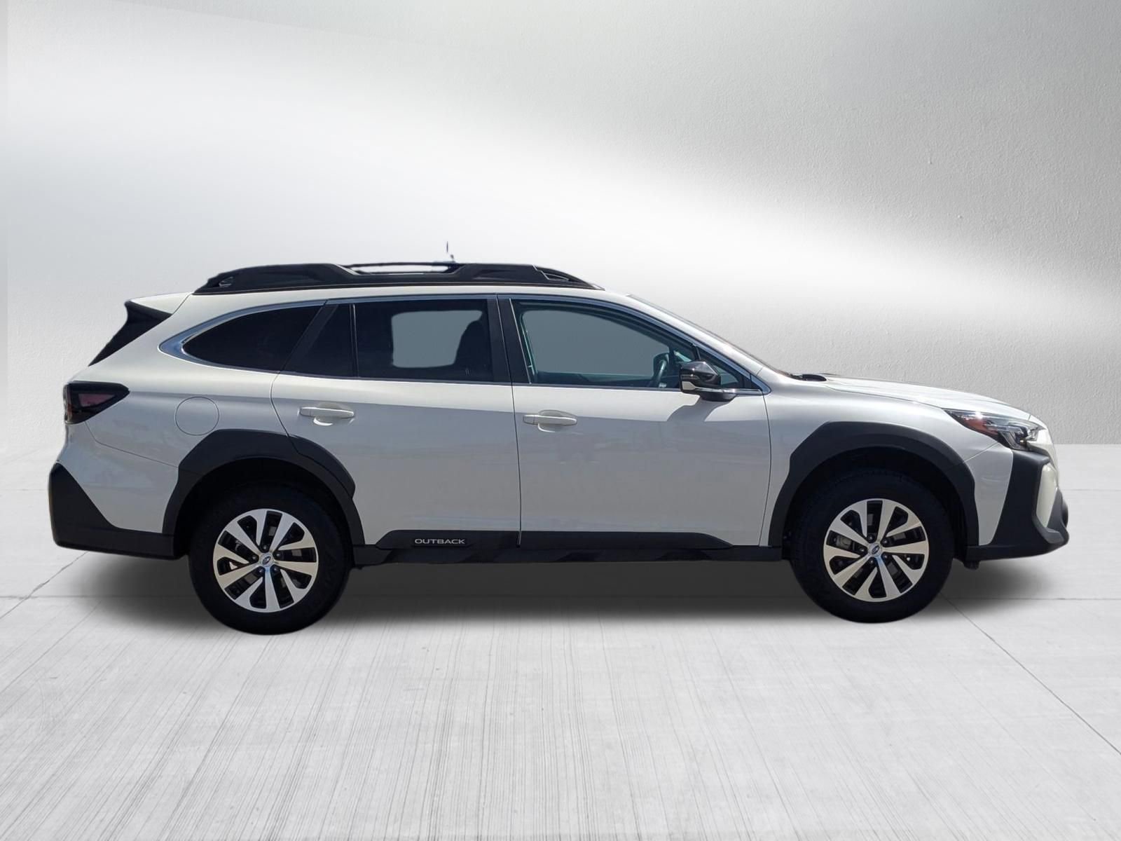Used 2025 Subaru Outback Premium AWD/4WD image 6
