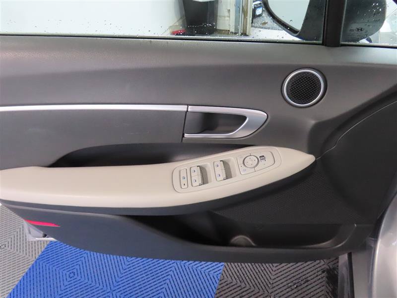 Used 2023 Hyundai Sonata SE w/ Preferred Accessory Package FWD image 14