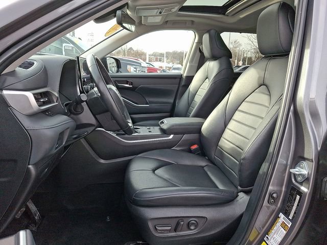 Used 2024 Toyota Highlander XLE image 14