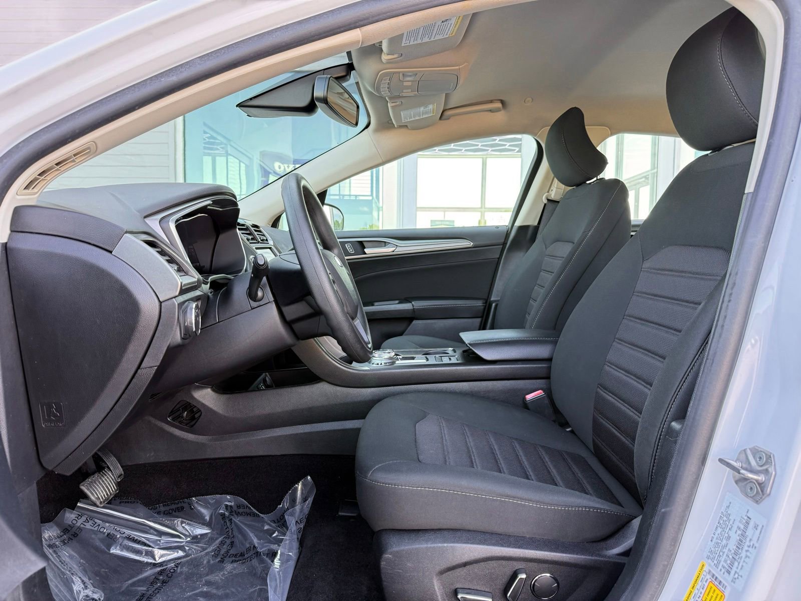 Used 2019 Ford Fusion SE FWD image 12
