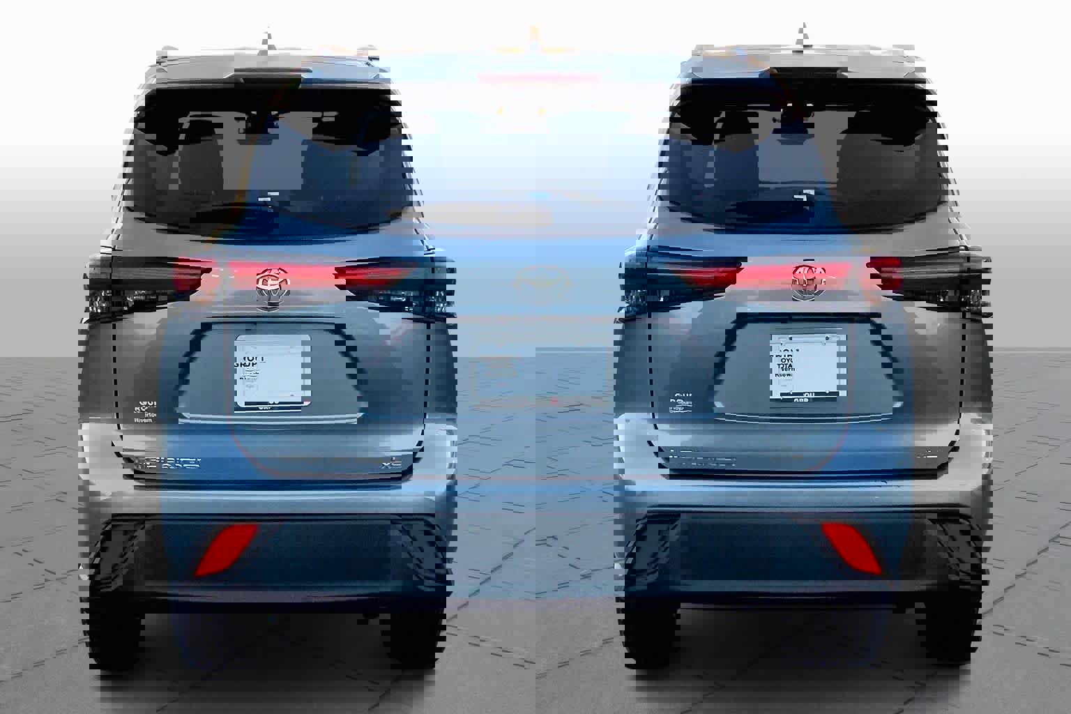 Used 2023 Toyota Highlander XLE image 5