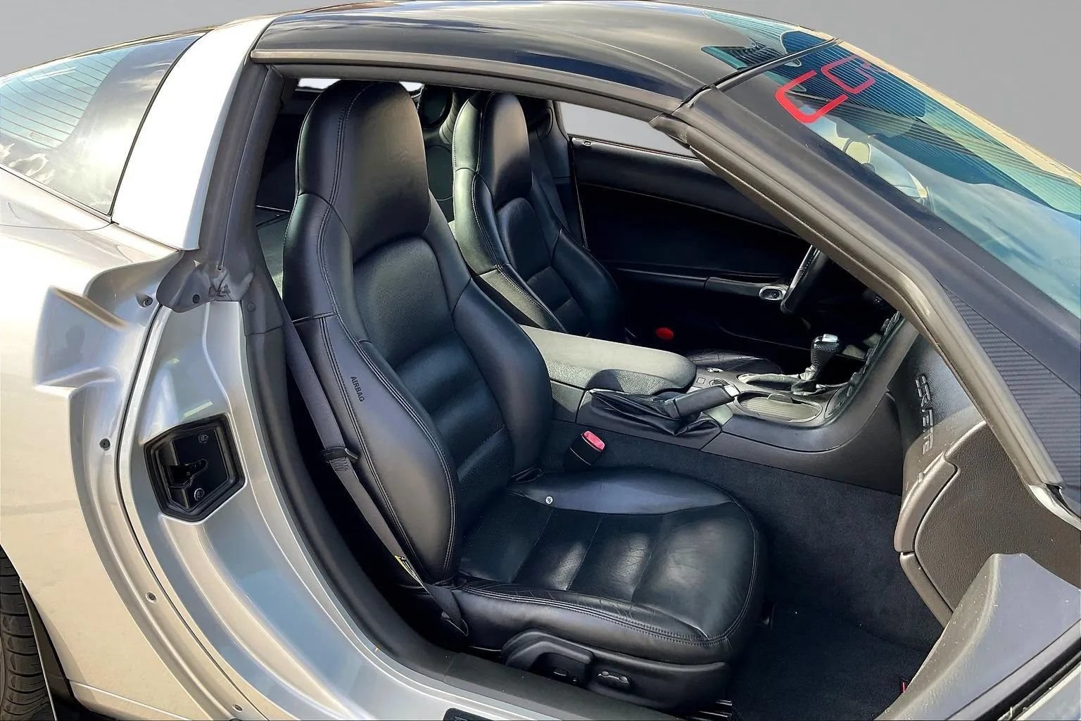 Used 2005 Chevrolet Corvette Coupe w/ Preferred Equipment Group RWD image 25