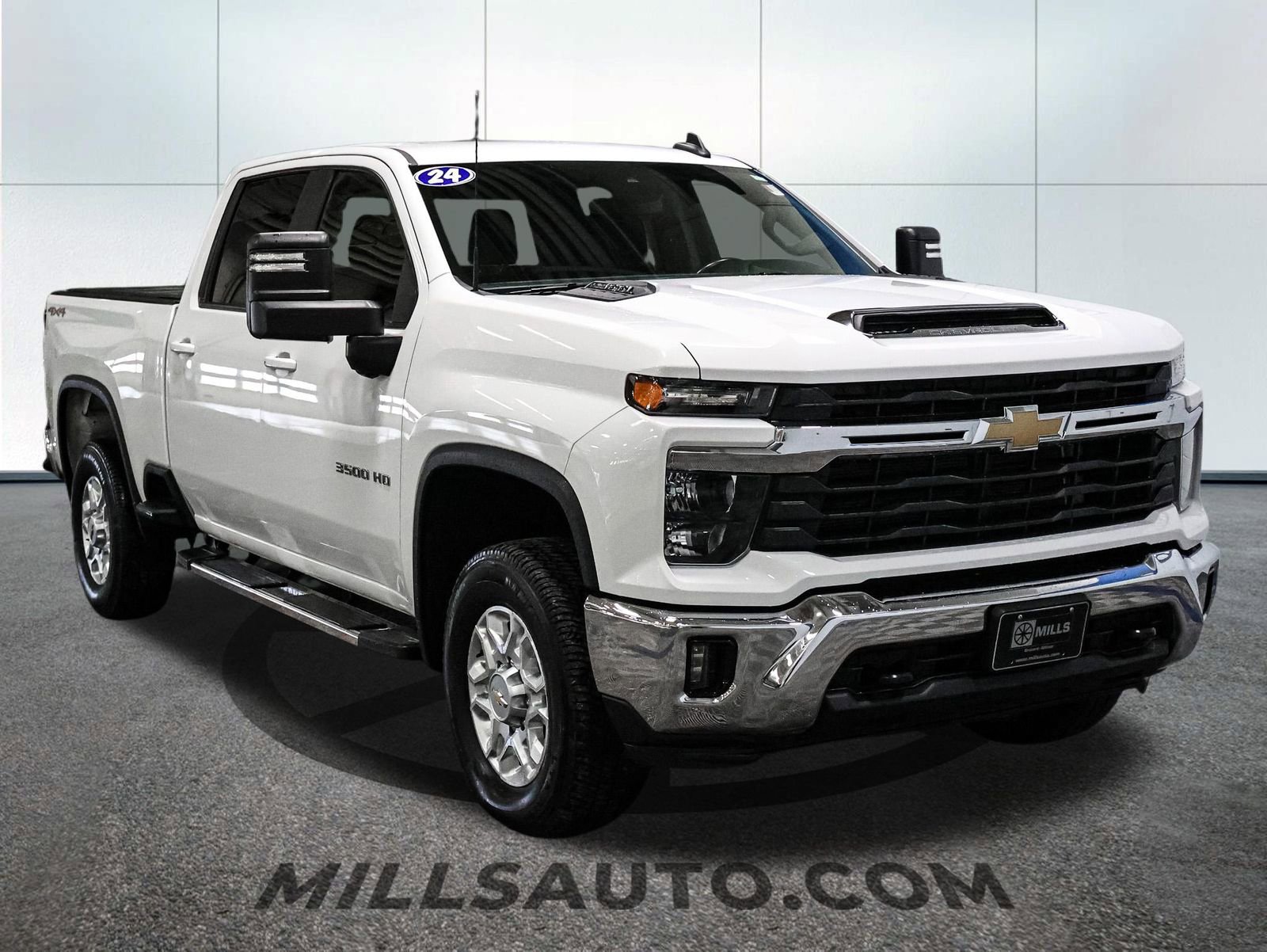 Used 2024 Chevrolet Silverado 3500 LT w/ Convenience Package image 11